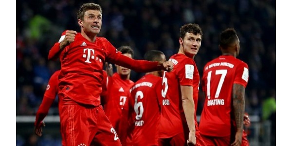 Nowy trener FC Bayern München prowadzi drużynę do następnej rundy Ligi Mistrzów